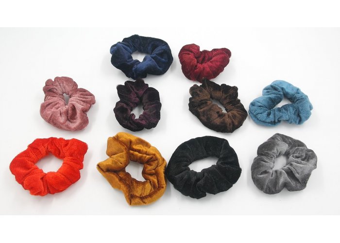 ΣΟΥΡΑ ΜΑΛΛΙΩΝ ΒΕΛΟΥΔΟ ΣΕ ΔΙΑΦΟΡΑ ΧΡΩΜΑΤΑ SCRUNCHIE